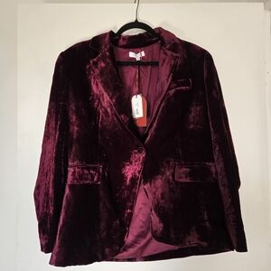 Elegant Burgundy Velvet Blazer